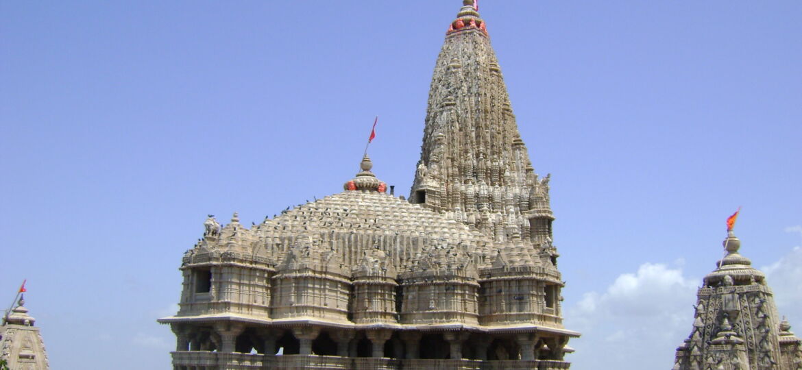 File:Dwarakadheesh Krishna Temple, Dwarka Gujarat India.jpg - Wikimedia  Commons